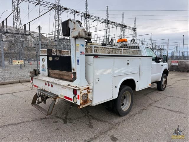 Image of Ford F-450 equipment image 4