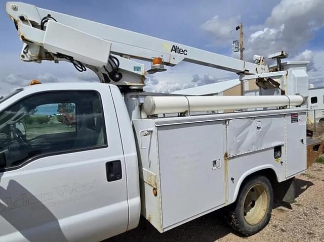 Image of Ford F-450 equipment image 3