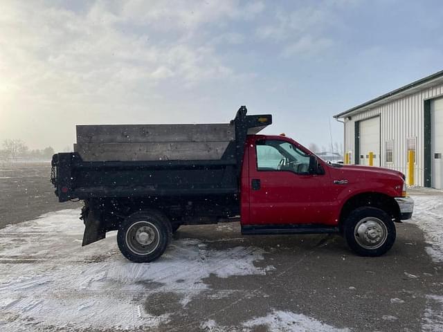 Image of Ford F-450 equipment image 4