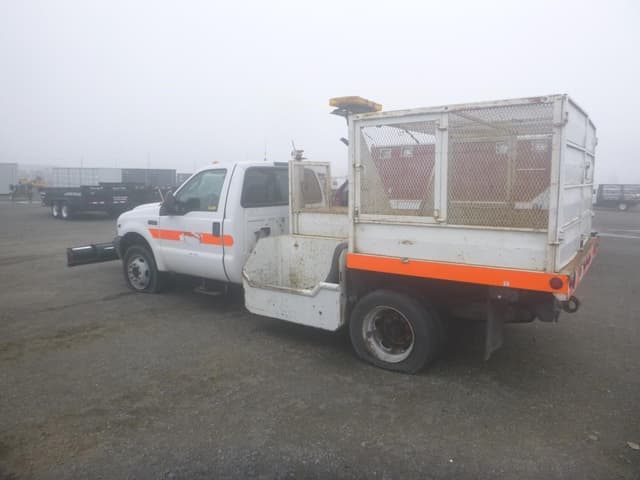 Image of Ford F-450 equipment image 3