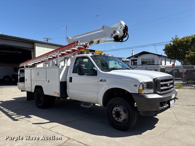 Image of Ford F-450 equipment image 2