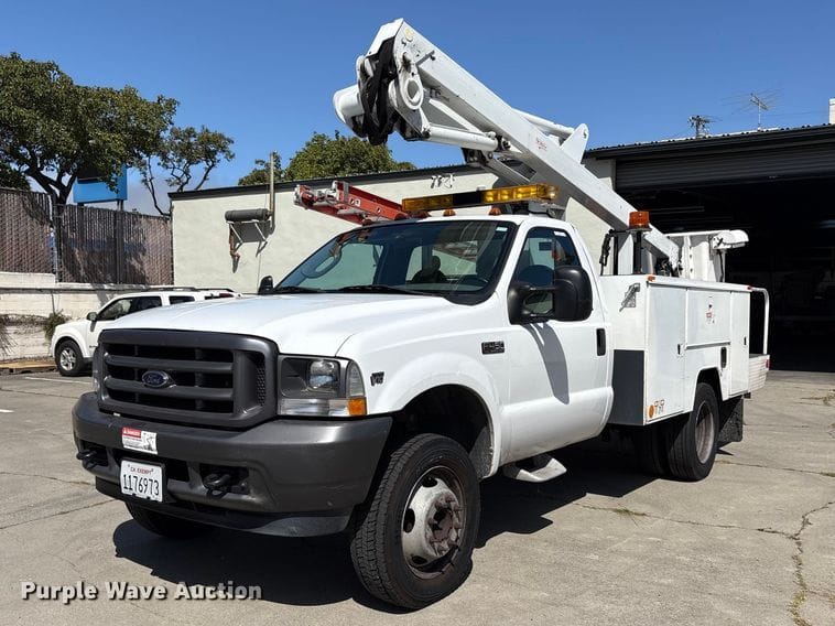 2004 Ford F-450 Equipment Image0