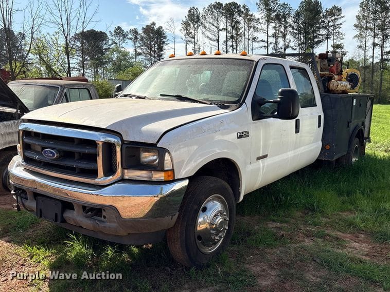 2004 Ford F-450 Equipment Image0