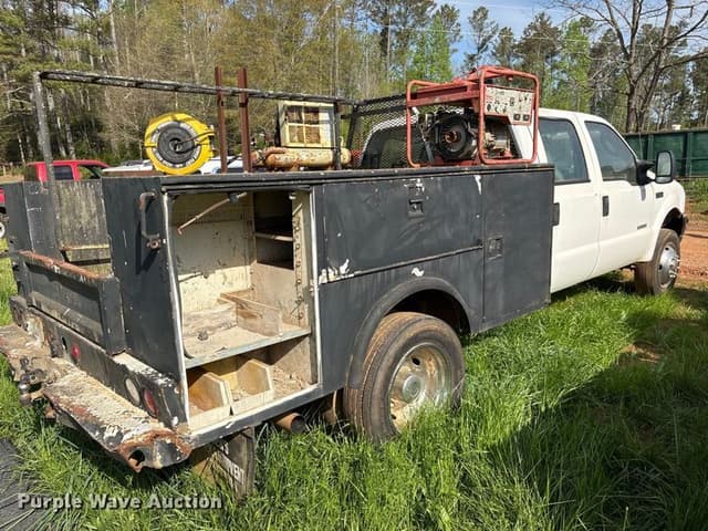 Image of Ford F-450 equipment image 3