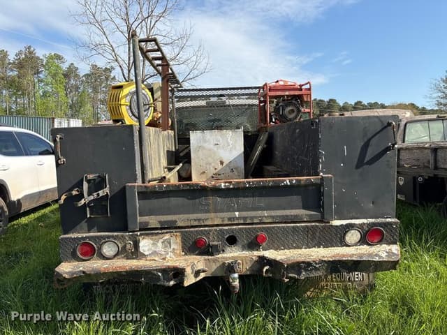 Image of Ford F-450 equipment image 4