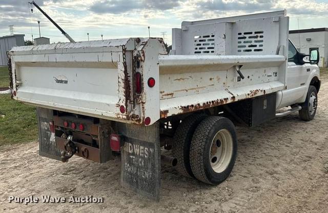 Image of Ford F-450 equipment image 4