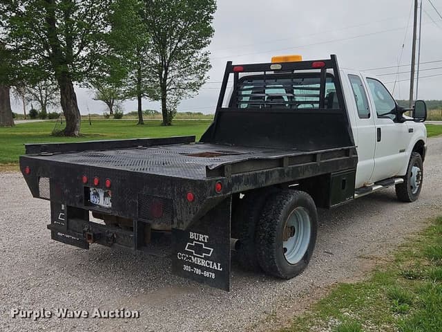 Image of Ford F-550 equipment image 4
