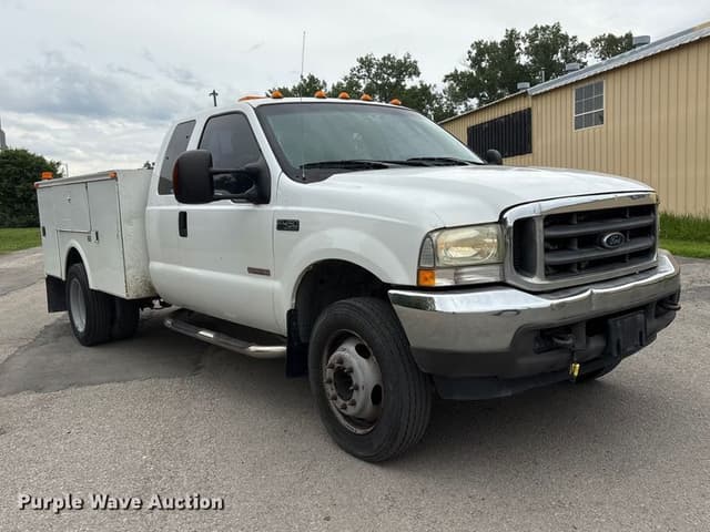 Image of Ford F-450 equipment image 2