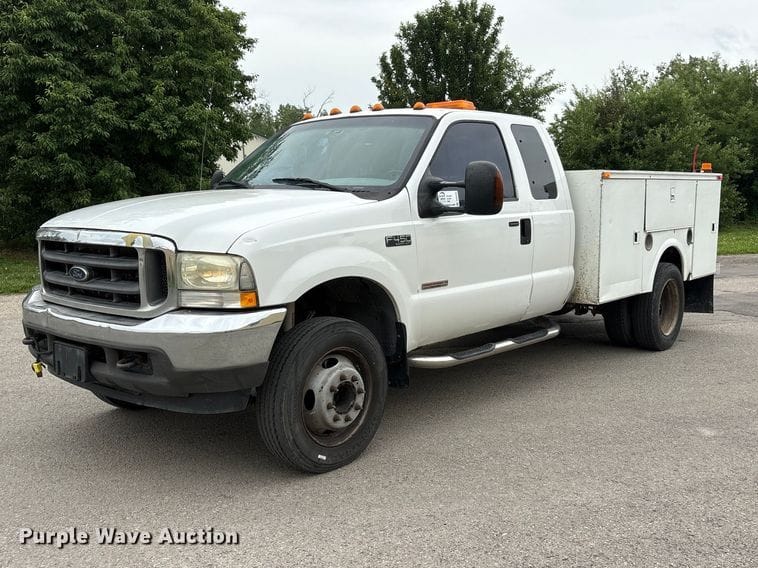 2004 Ford F-450 Equipment Image0