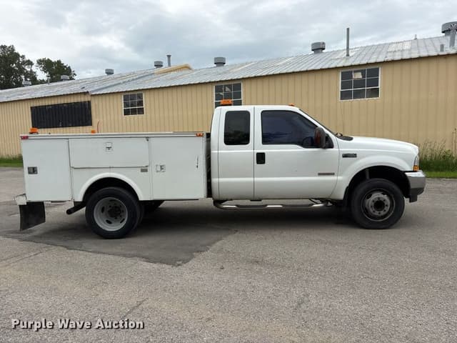 Image of Ford F-450 equipment image 3
