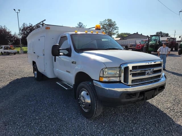 Image of Ford F-450 equipment image 3