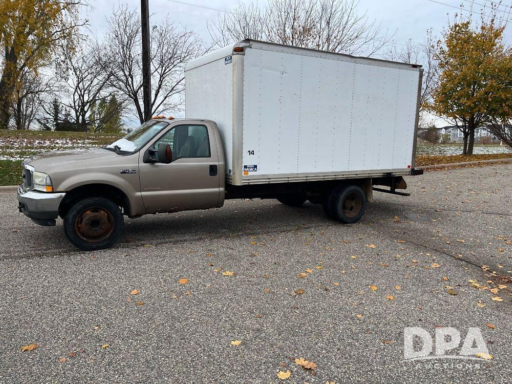 Image of Ford F-450 Primary image