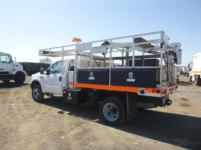 Image of Ford F-450 equipment image 4