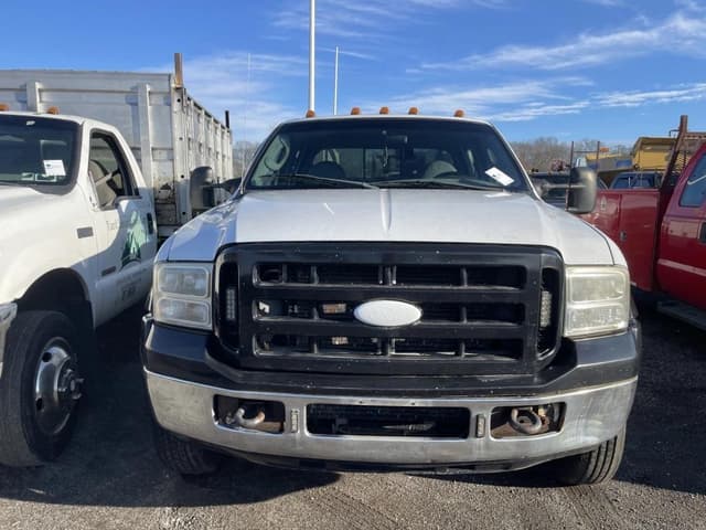 Image of Ford F-450 equipment image 2