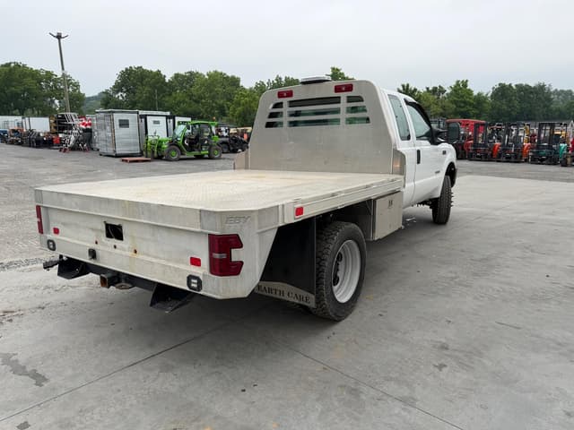 Image of Ford F-450 equipment image 3