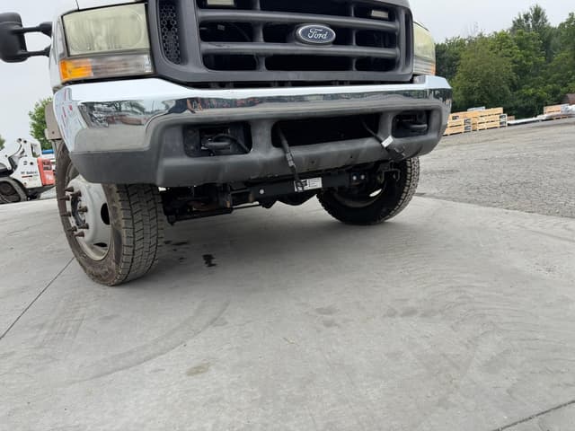 Image of Ford F-450 equipment image 2