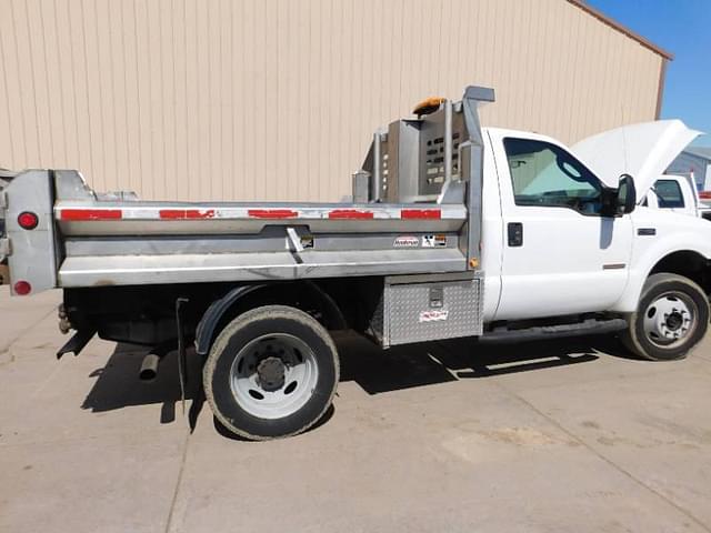 Image of Ford F-450 equipment image 4