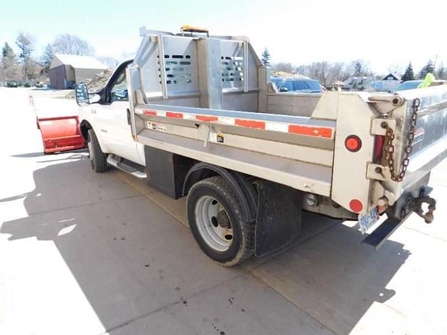 Image of Ford F-450 equipment image 2