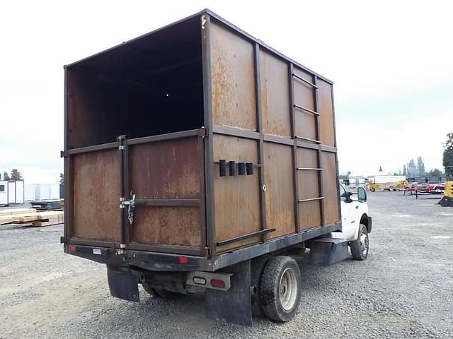 Image of Ford F-550 equipment image 3