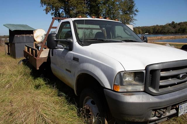 Image of Ford F-550 equipment image 2