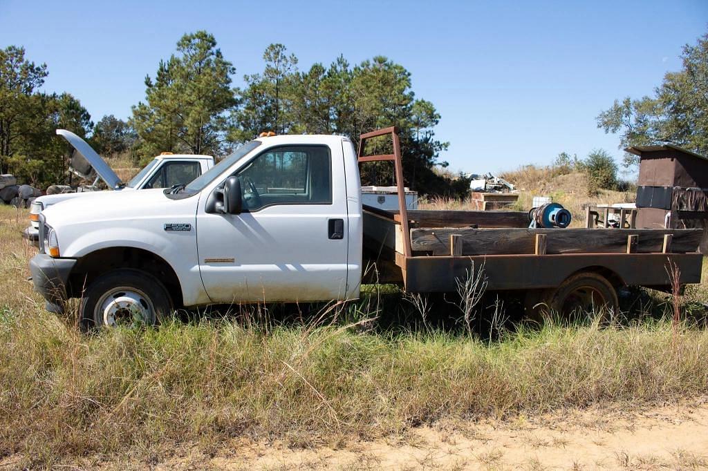 Image of Ford F-550 Primary image