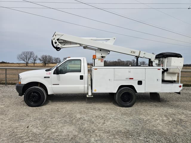 Image of Ford F-550 equipment image 2