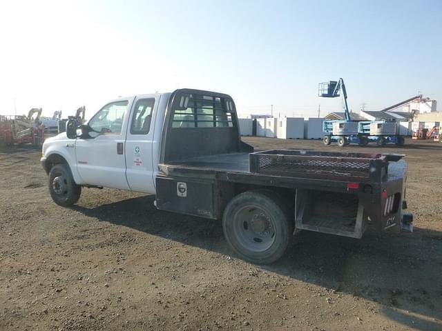 Image of Ford F-550 equipment image 3