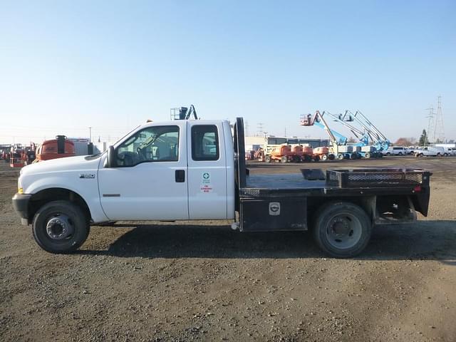 Image of Ford F-550 equipment image 4