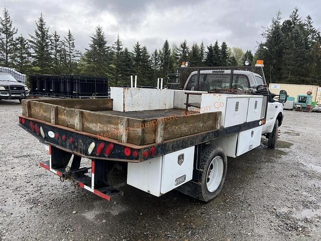 Image of Ford F-550 equipment image 4