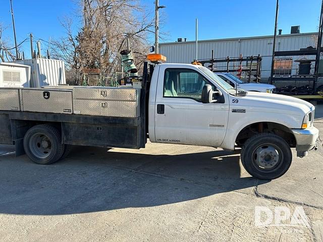 Image of Ford F-550 equipment image 2