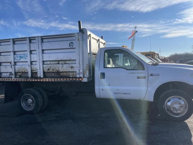 Image of Ford F-550 equipment image 2