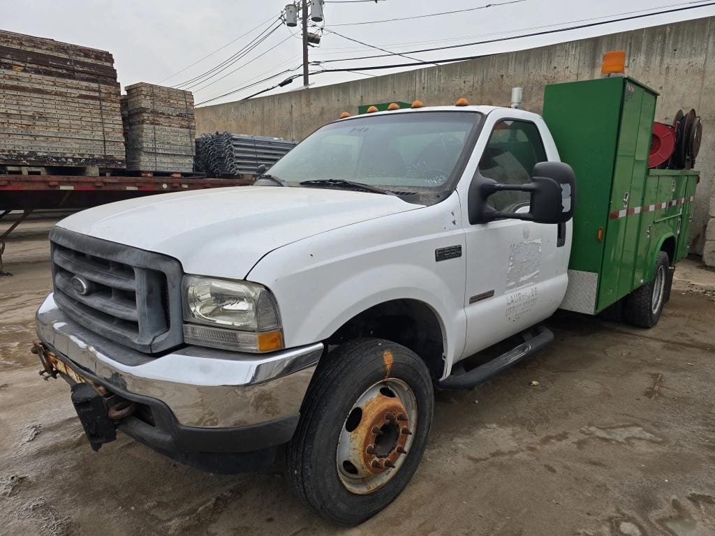 2004 Ford F-550 Equipment Image0