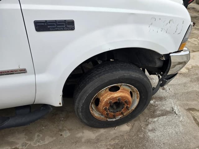 Image of Ford F-550 equipment image 4