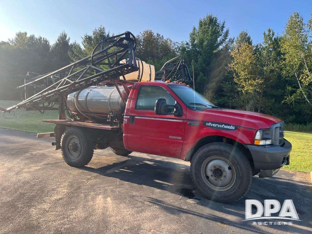 Image of Ford F-550 Primary image