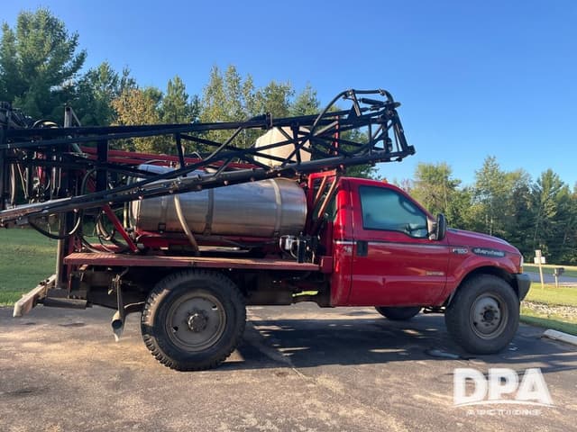 Image of Ford F-550 equipment image 2