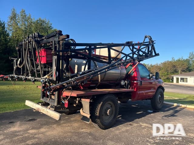 Image of Ford F-550 equipment image 3