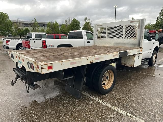Image of Ford F-550 equipment image 3