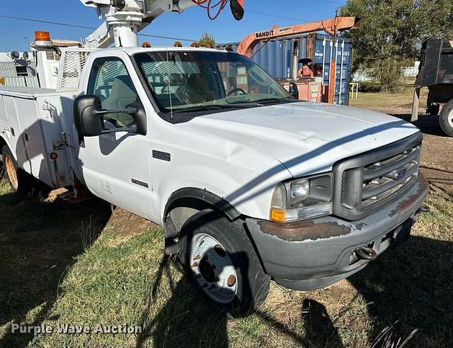 Image of Ford F-550 equipment image 2