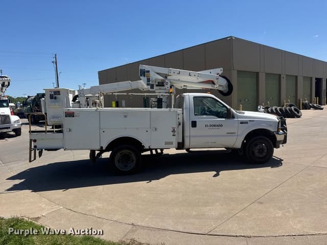 Image of Ford F-550 equipment image 3