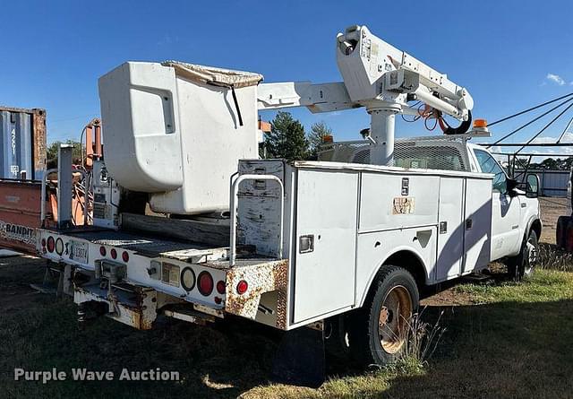 Image of Ford F-550 equipment image 3