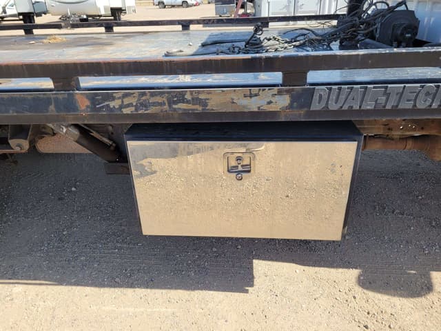 Image of Ford F-550 equipment image 4
