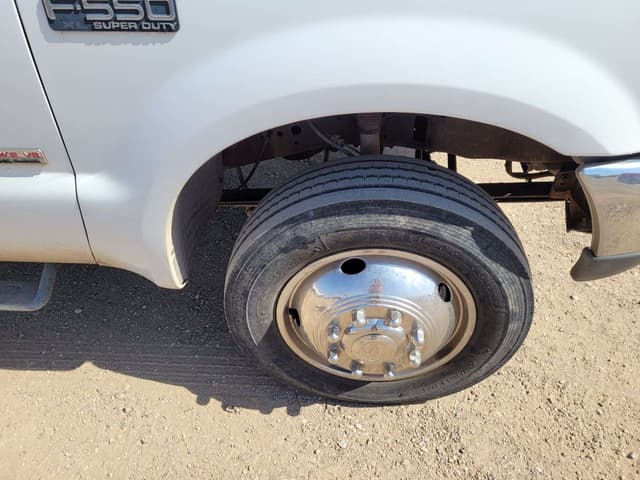 Image of Ford F-550 equipment image 2