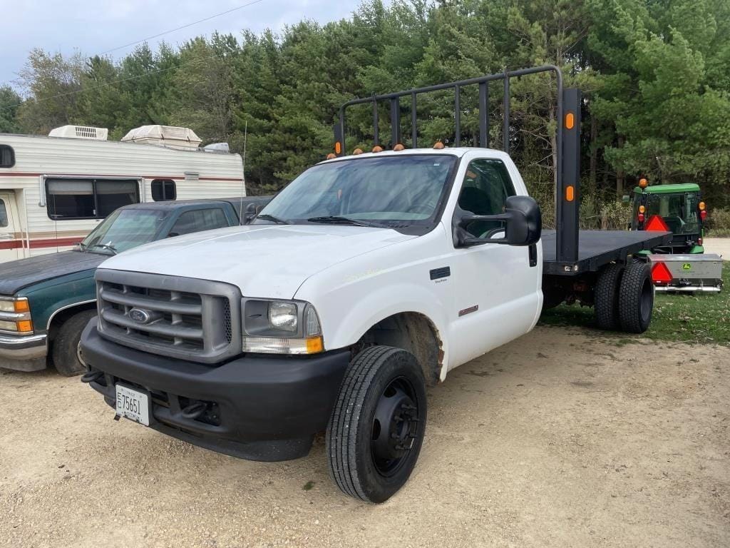 2004 Ford F-550 Equipment Image0