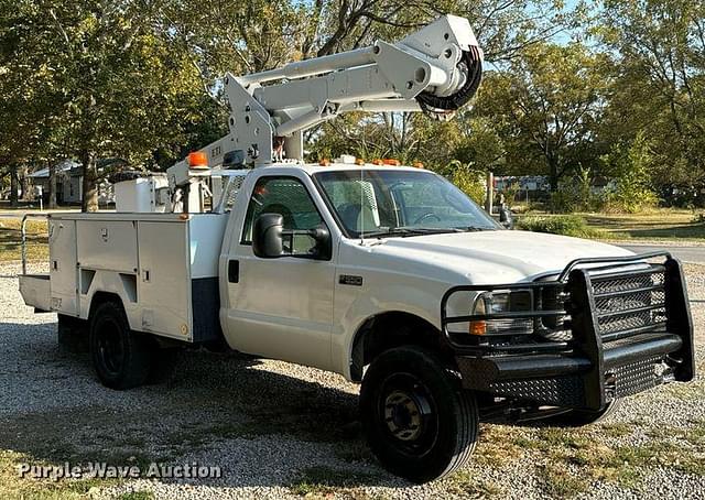 Image of Ford F-550 equipment image 2