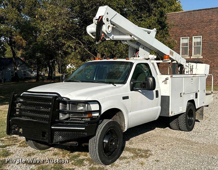 Image of Ford F-550 Primary image