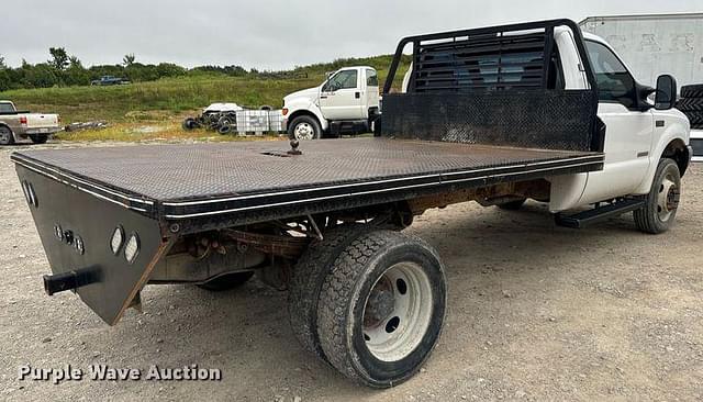 Image of Ford F-550 equipment image 4