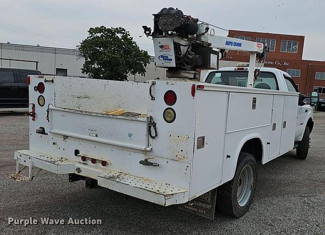 Image of Ford F-550 equipment image 4