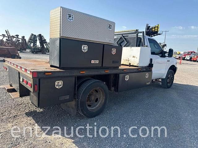 Image of Ford F-550 equipment image 4