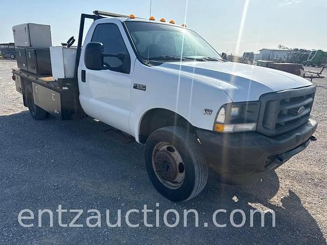 Image of Ford F-550 equipment image 2