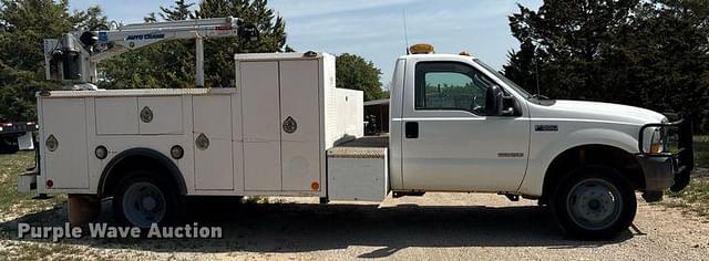 Image of Ford F-550 equipment image 3